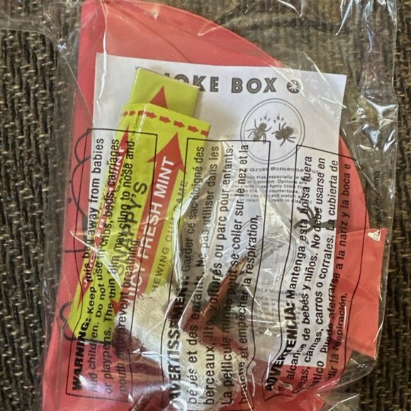 Joke Box Trick Your Family and Friends New- Sealed Snapping Gum Whoopy Cushion - Picture 4 of 4